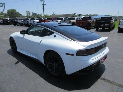 Used 2024 Nissan Z Performance w/ Floor Mat Package RWD image 8