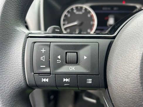 Used 2023 Nissan Rogue SV image 12