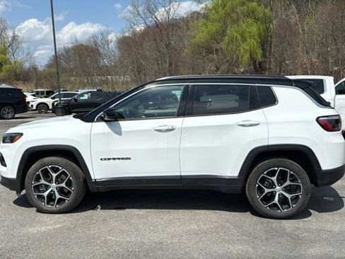 Used 2024 Jeep Compass Limited image 4