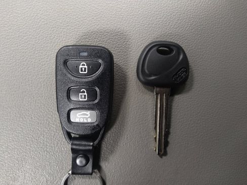 Used 2020 Hyundai Elantra SEL FWD image 32