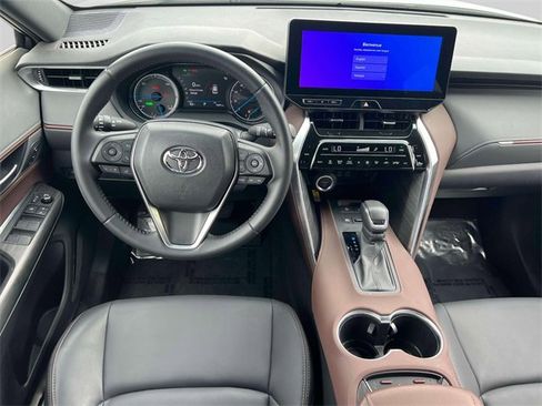 Certified 2024 Toyota Venza XLE image 14