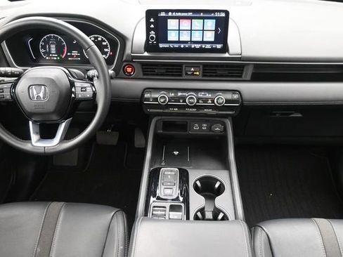 Used 2025 Honda Pilot Touring image 23