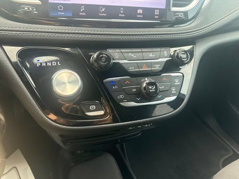 Used 2021 Chrysler Pacifica Touring w/ S Appearance Package FWD image 16