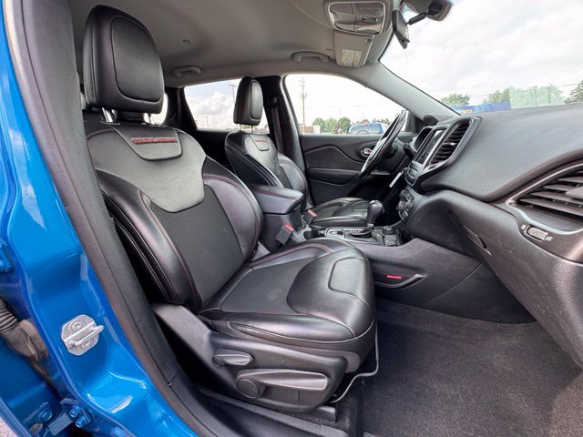 Used 2020 Jeep Cherokee Trailhawk w/ Cold Weather Group AWD/4WD image 12