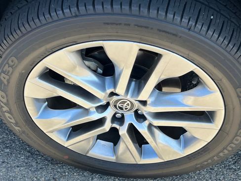 Used 2023 Toyota RAV4 XLE Premium FWD image 10