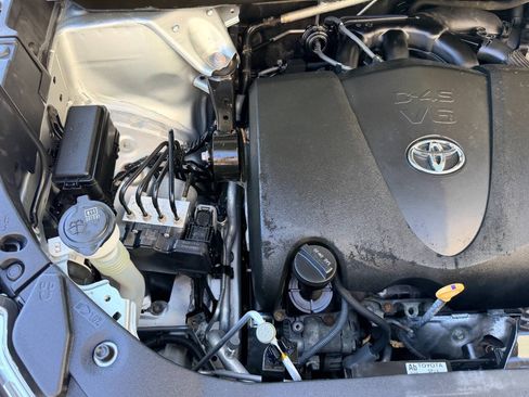 Used 2019 Toyota Highlander LE AWD/4WD image 12