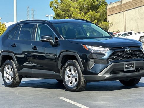 Used 2022 Toyota RAV4 XLE image 5