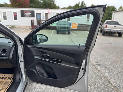 Used 2014 Chevrolet Cruze LT image 10