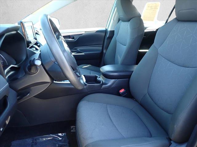 Used 2022 Toyota RAV4 XLE AWD/4WD image 11