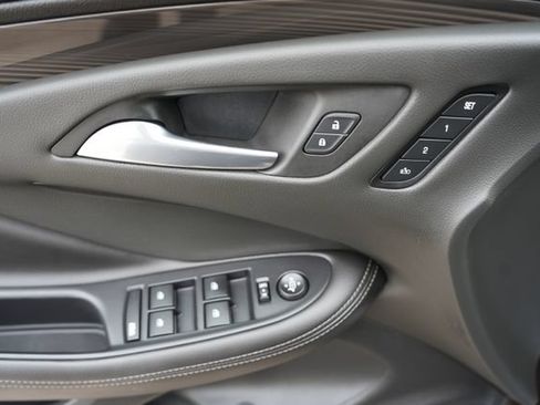 Used 2020 Buick Envision Essence AWD/4WD image 17