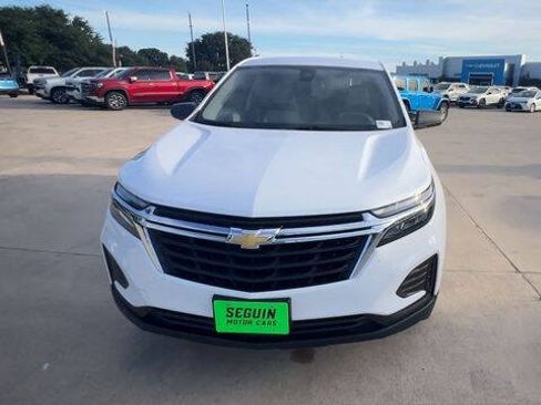 Used 2024 Chevrolet Equinox LS w/ LS Convenience Package FWD image 3