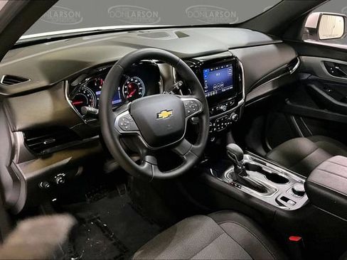 Used 2023 Chevrolet Traverse LT image 17