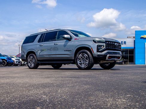 Used 2025 Chevrolet Suburban Z71 image 9