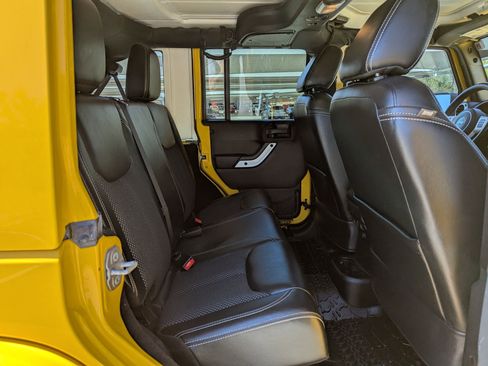 Used 2015 Jeep Wrangler Unlimited Sahara image 24