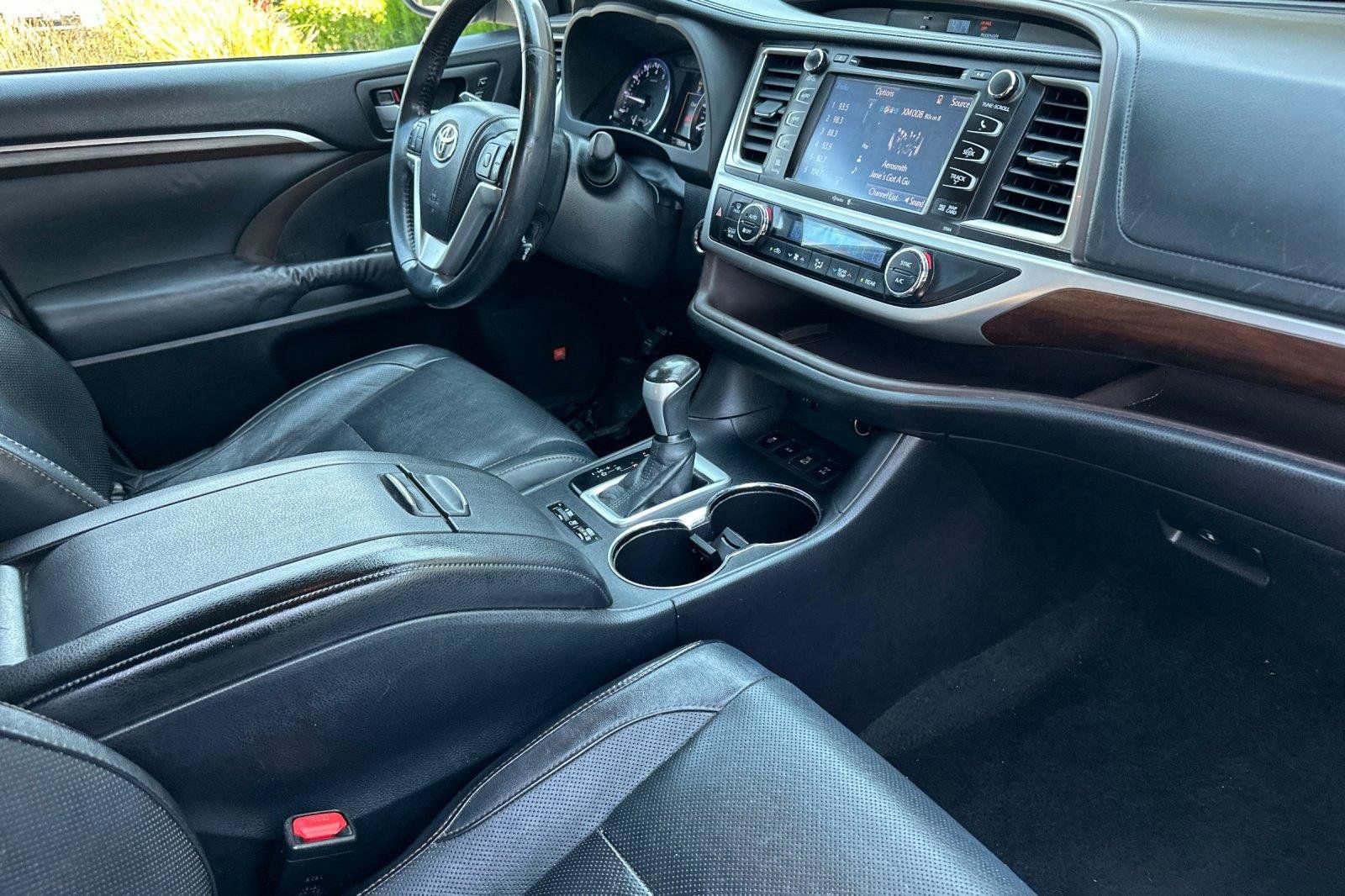 Used 2015 Toyota Highlander Limited AWD/4WD image 16