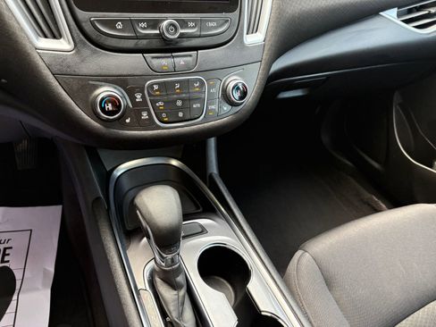 Used 2022 Chevrolet Malibu LT FWD image 28