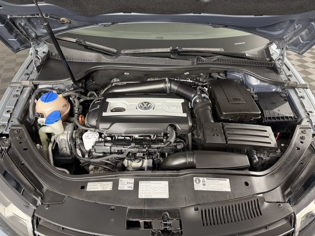 Used 2012 Volkswagen Eos Lux FWD image 49