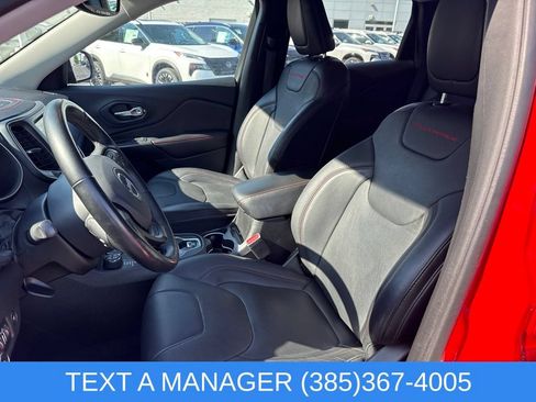Used 2019 Jeep Cherokee Trailhawk AWD/4WD image 18