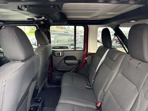 Used 2022 Jeep Wrangler Unlimited Sport AWD/4WD image 14
