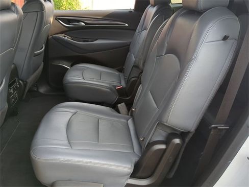 Used 2024 Buick Enclave Premium image 17