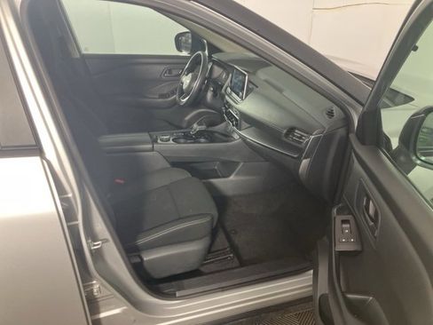 Used 2024 Nissan Rogue S image 15