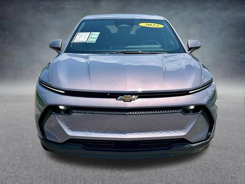 Used 2025 Chevrolet Equinox EV LT FWD image 2