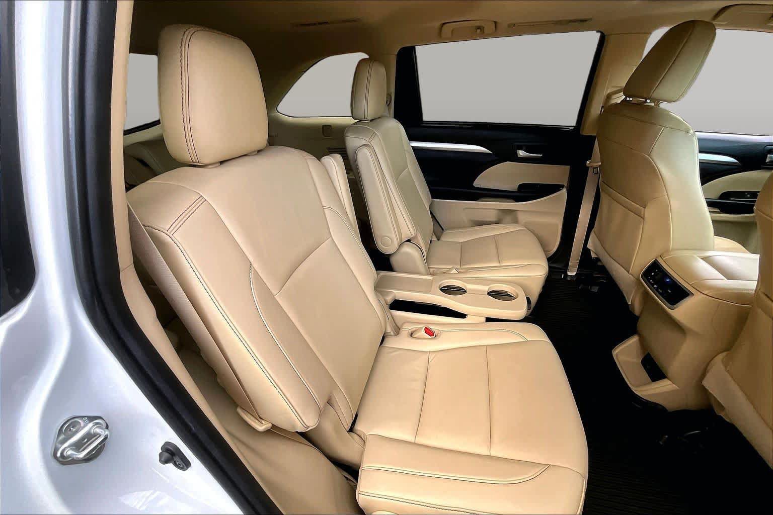 Certified 2019 Toyota Highlander XLE AWD/4WD image 18