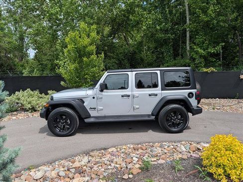 Used 2022 Jeep Wrangler Unlimited Sport AWD/4WD image 2