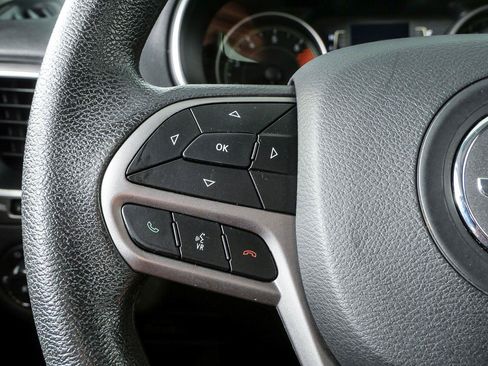 Used 2019 Jeep Cherokee Latitude w/ Popular Appearance Group FWD image 10