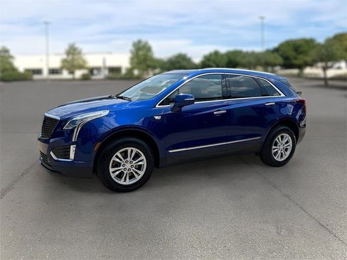 New 2025 Cadillac XT5 Luxury image 3