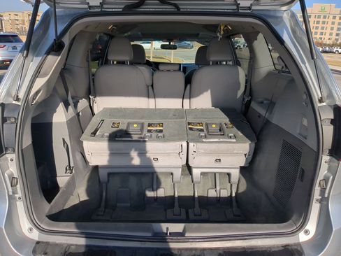 Used 2016 Toyota Sienna XLE image 22