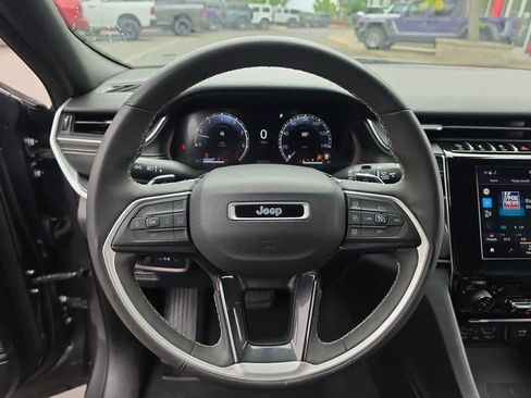 Used 2023 Jeep Grand Cherokee Altitude AWD/4WD image 14