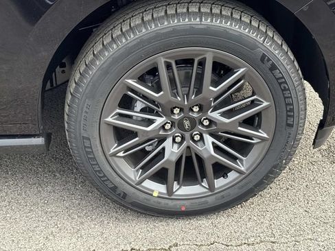 New 2027 Ford Expedition Platinum w/ Driver's Package AWD/4WD image 9