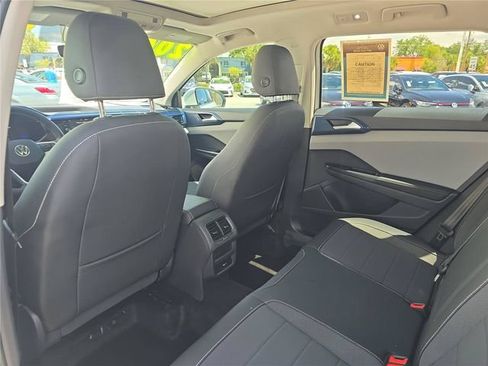 Used 2024 Volkswagen Taos SE FWD image 10