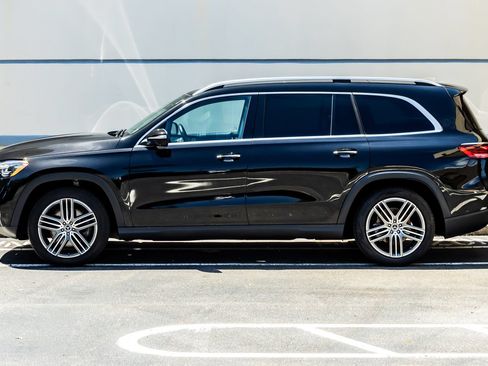Used 2024 Mercedes-Benz GLS 450 4MATIC image 4