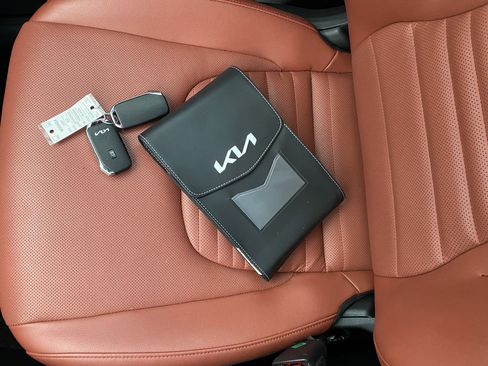 Used 2024 Kia Sportage SX FWD image 9