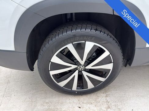Used 2024 Volkswagen Taos SE image 10