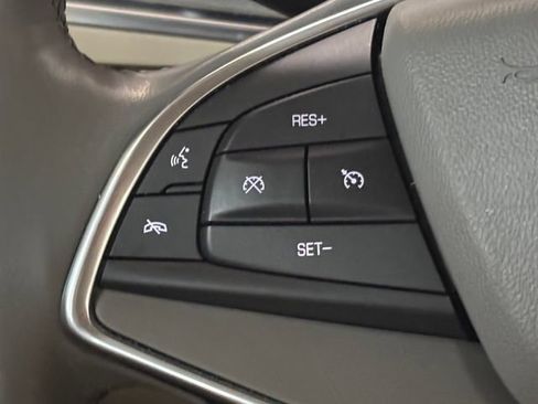 Used 2018 Cadillac XT5 Luxury w/ Driver Awareness Package FWD image 12