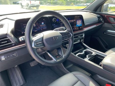 Used 2025 Chevrolet Traverse Z71 image 22