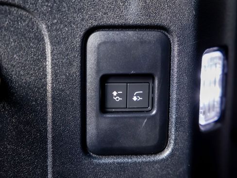 Used 2022 Land Rover Defender 110 X-Dynamic HSE AWD/4WD image 38