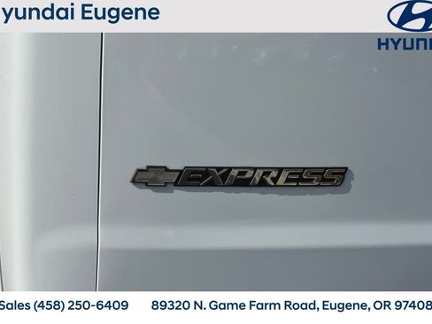 Used 2018 Chevrolet Express 3500 Extended w/ Driver Convenience Package RWD image 34