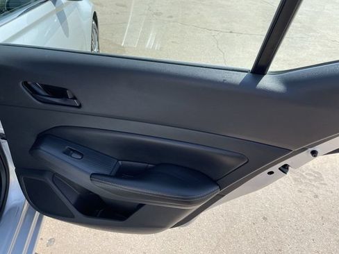 Used 2024 Nissan Altima 2.5 SV FWD image 14