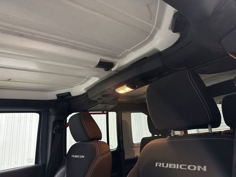 Used 2015 Jeep Wrangler Unlimited Rubicon w/ Connectivity Group AWD/4WD image 19