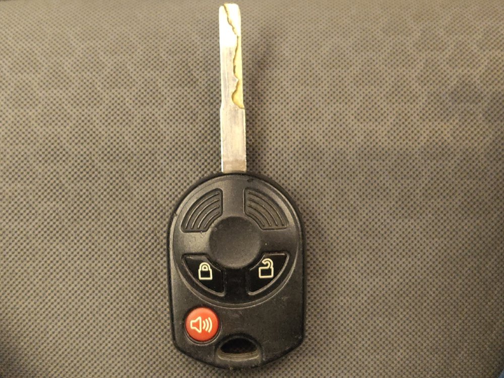 Used 2018 Ford Escape SE w/ Ford Safe & Smart Package FWD image 32