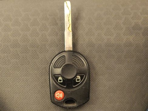 Used 2018 Ford Escape SE w/ Ford Safe & Smart Package FWD image 32