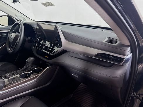 Certified 2024 Toyota Highlander Platinum AWD/4WD image 30