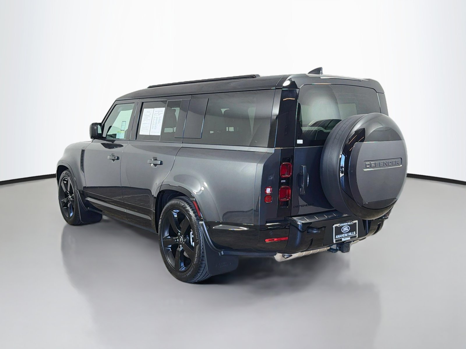 Certified 2025 Land Rover Defender 130 X-Dynamic SE AWD/4WD image 3