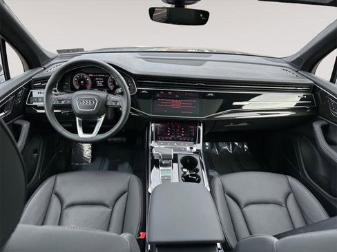 Certified 2025 Audi Q7 2.0T Premium Plus image 10