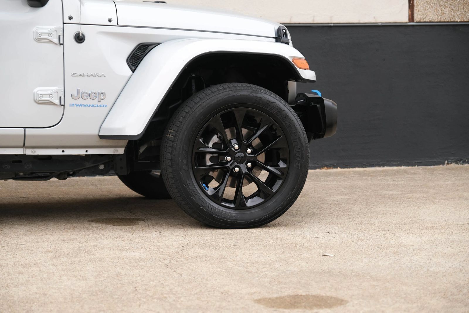 Used 2023 Jeep Wrangler Unlimited Sahara AWD/4WD image 13