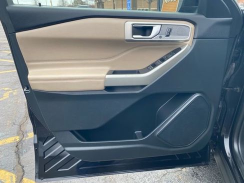 Used 2023 Ford Explorer Limited image 20